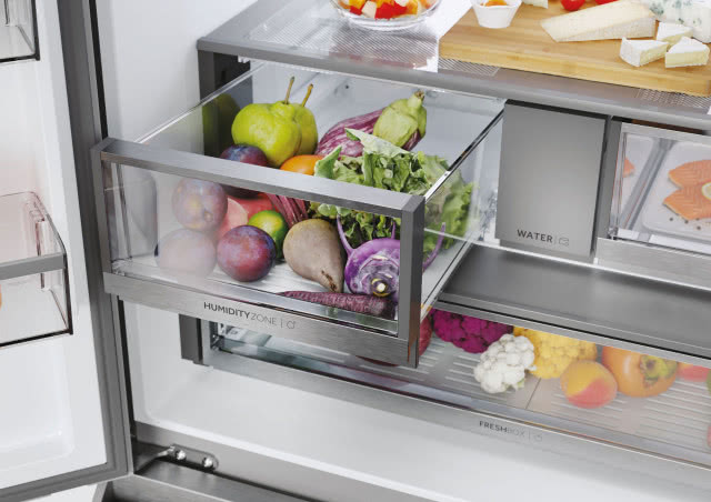 szuflady w lodówce, owoce i warzywa, ryba
