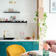 Mikroapartament w żywych kolorach