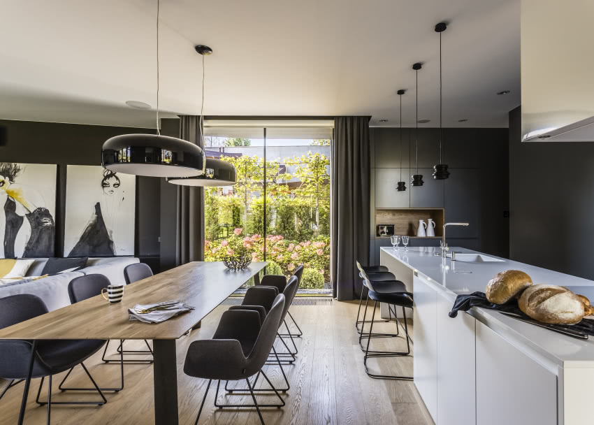 – Tu wszystko jest proste, gdy za...