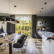 Nowoczesna bryła domu w Zalesiu pod Warszawą