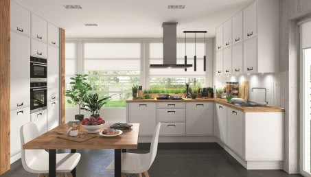 Biała kuchnia z drewnem - pomysły na aranżacje