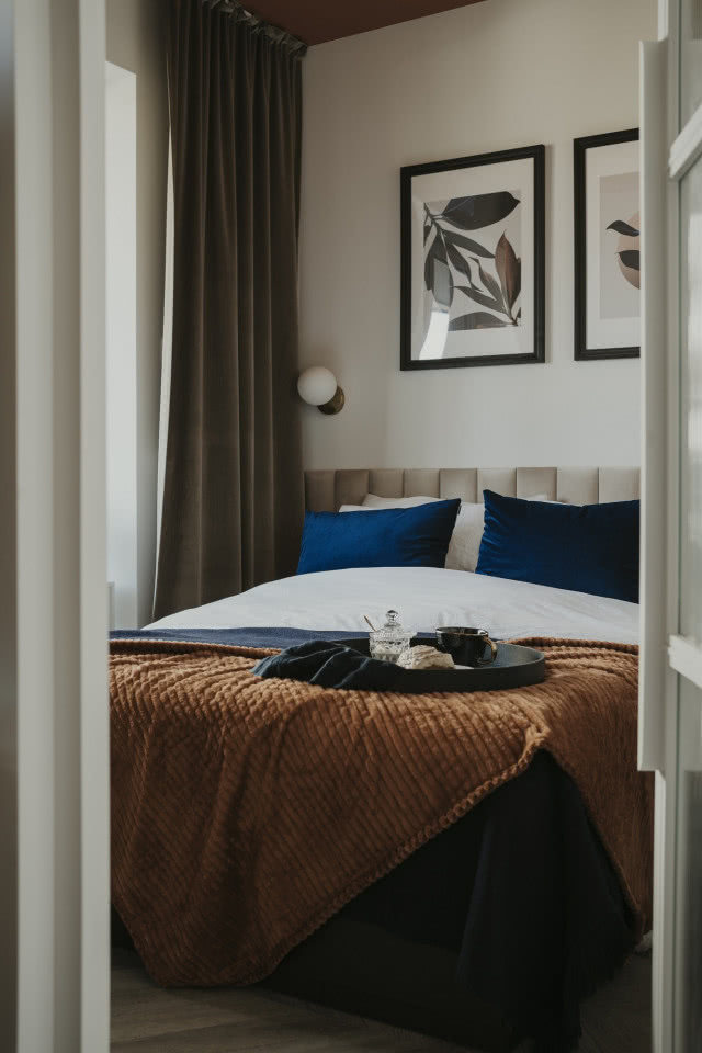 Sypialnia wydzielona szklaną ścianką