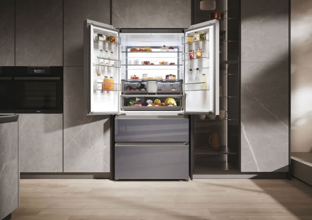 otwarte drzwi od lodówki, artykuły spożywcze, lodówka w kuchni, wyspa kuchenna, piekarnik