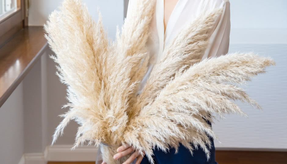 Trawa pampasowa we wnętrzach - idealna ozdoba do jesiennego wazonu!