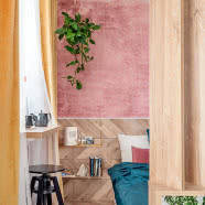 Mikroapartament w żywych kolorach