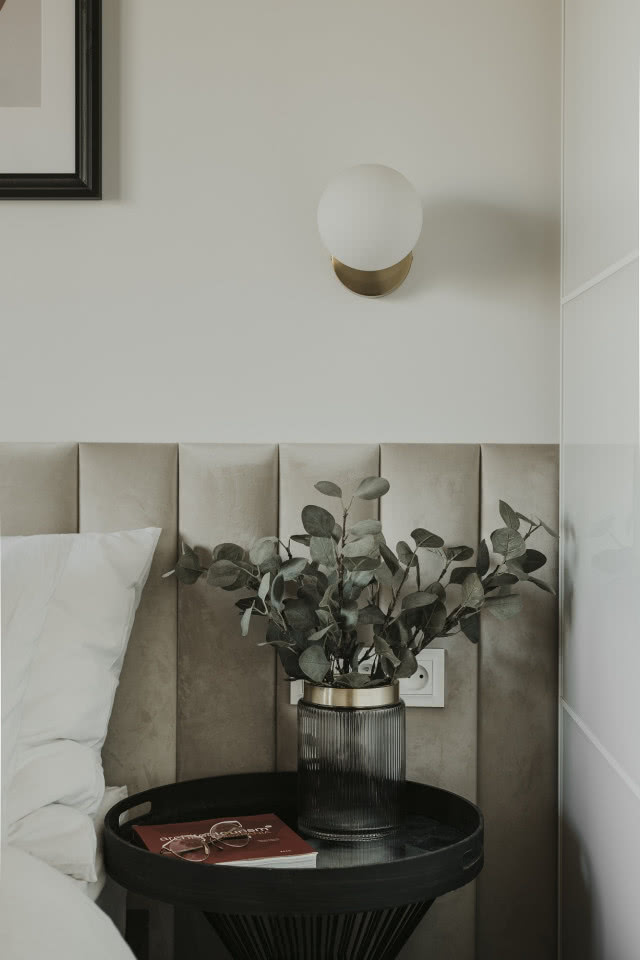 Panele tapicerowane jako zagłówek w sypialni