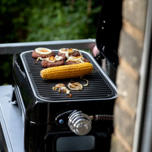 Letnie przyjęcia z grillem. Jaki sprzęt wybrać?