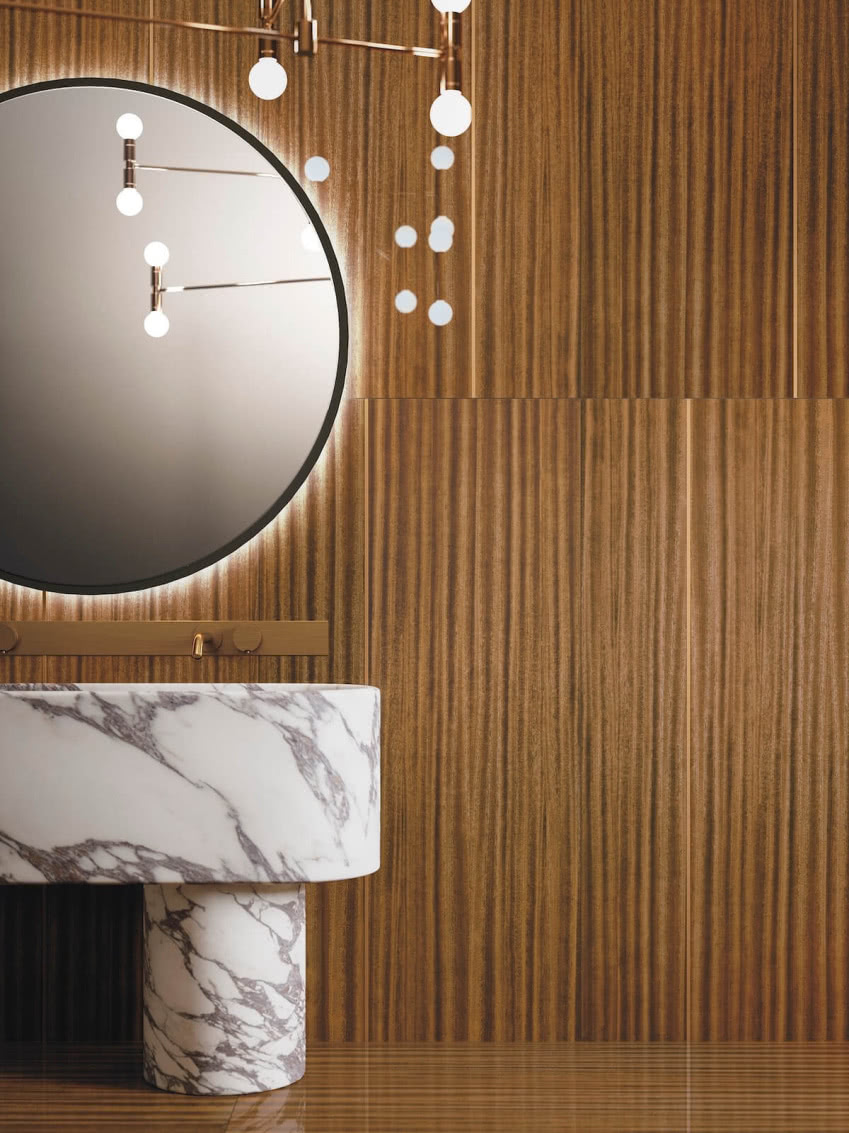 Marmurowa umywalka dobrze wygląda na tle...