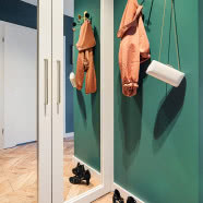 Mikroapartament w żywych kolorach