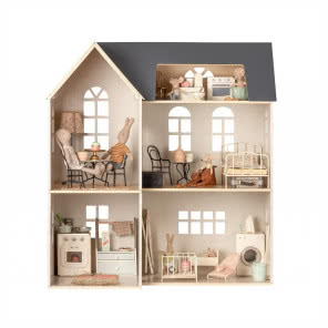 Drewniany domek z zestawem króliczków, Maileg, NORTH WIND, 930 zł