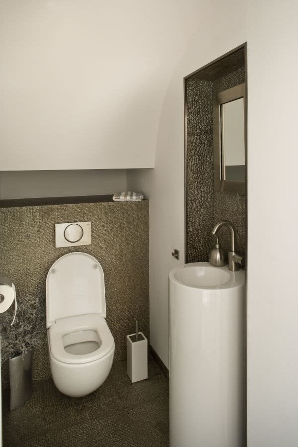 Toaleta. Nawet tutaj znalazło się miejsce na...