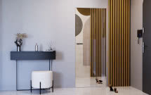 Drzwi ukryte jednym z aranżacyjnych trendów na 2026 rok. Zobacz ich możliwości