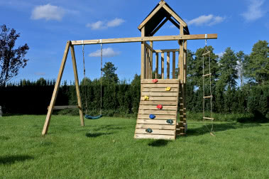 Jak urządzić ciekawą bawialnię pod chmurką?