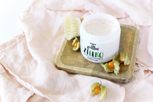 Pasta czyszcząca, pędzel różowa ścierka