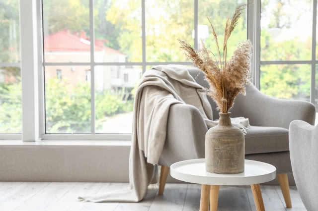 trawa ozdobna w wazonie