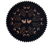 Puf zrobiony z tektury. Może też być podnóżkiem...