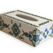 Puf zrobiony z tektury. Może też być podnóżkiem...