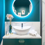 Mikroapartament w żywych kolorach