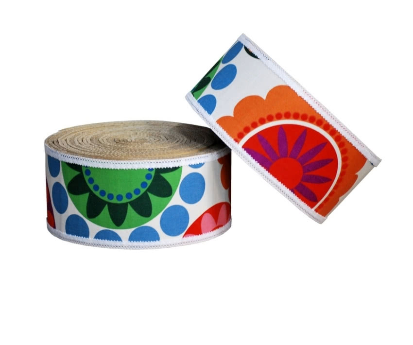 Puf zrobiony z tektury. Może też być podnóżkiem...