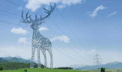 Słupy linii wysokiego napięcia przekształcone w rzeźby zwierząt. Sztuka na styku technologii i wyobraźni