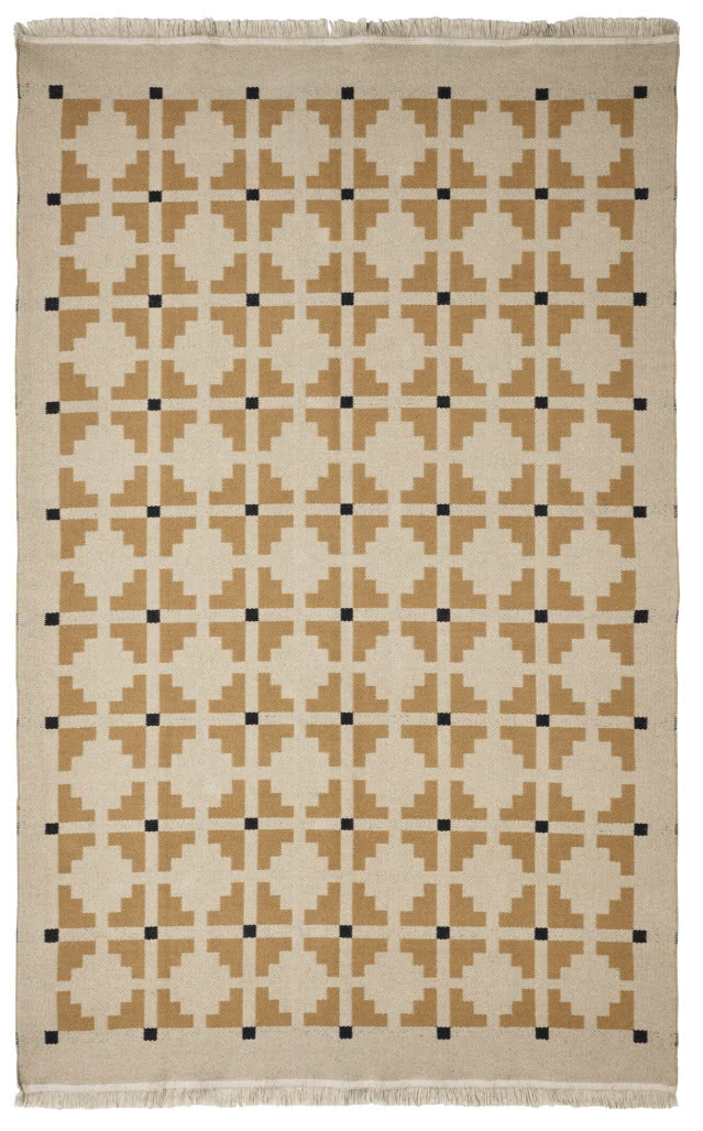 dywan beżowy w geometryczny wzór