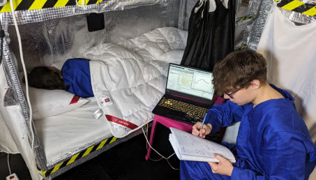 Kosmiczna kołdra testowana przez przyszłych astronautów