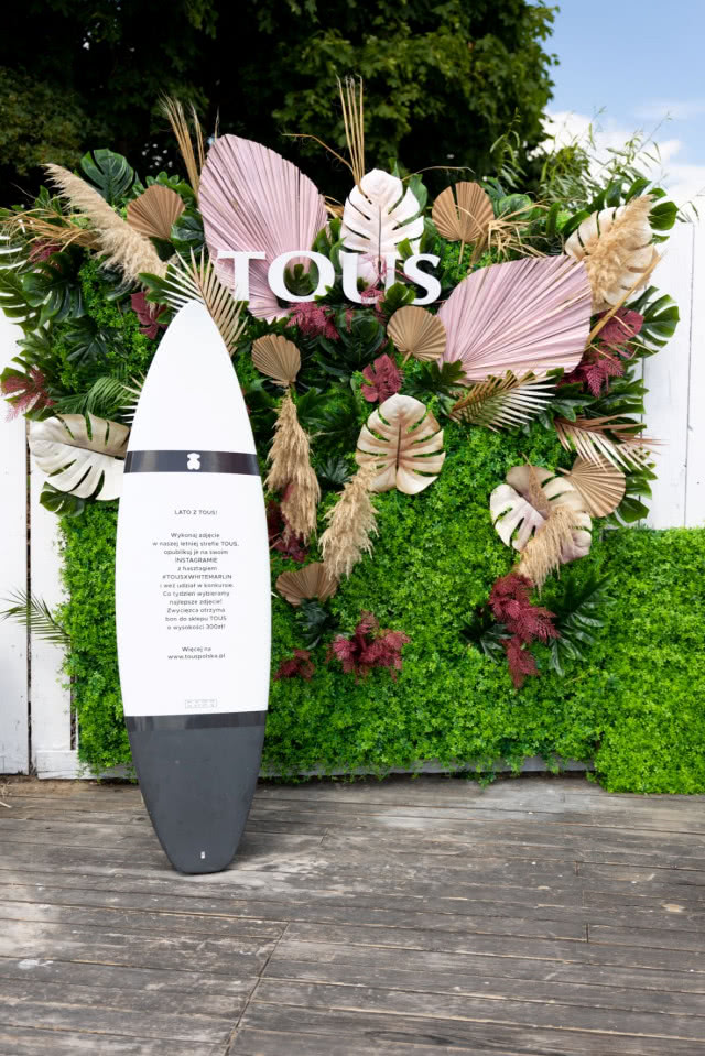 Kwiatowa ścianka do pozowania