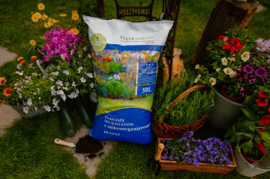 Dlaczego warto kupować ziemię z mikroorganizmami, a nie kopać ziemię z ogródka? 