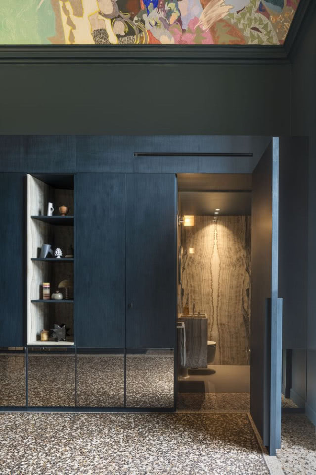 wejście do łazienki