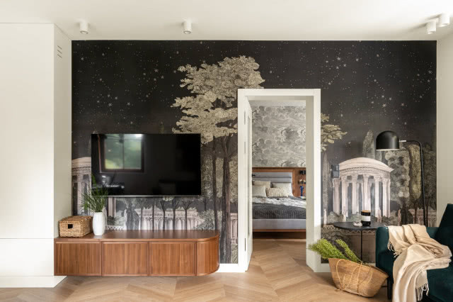 tapety na ścianie w salonie ciemny kolor