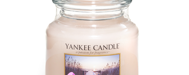 Estee Lauder i Yankee Candle w kampanii Różowej Wstążeczki