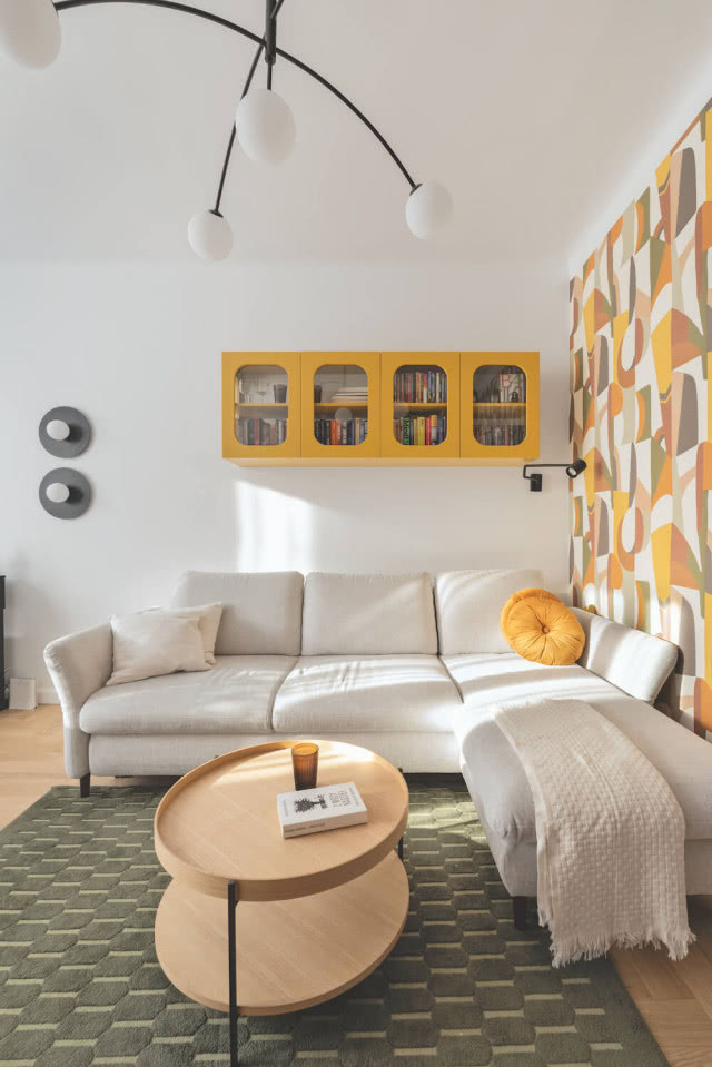 salon styl retro żółta szafka wisząca