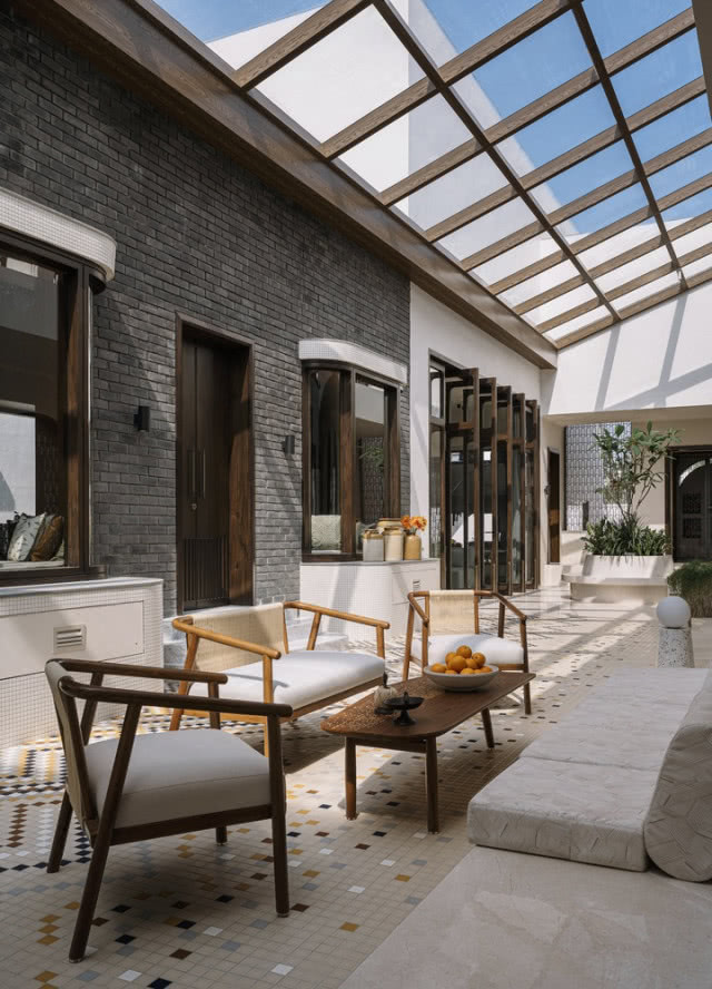 meble i marmurowe siedzisko