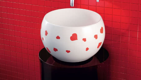 Ceramika sanitarna w pokoju kąpielowym