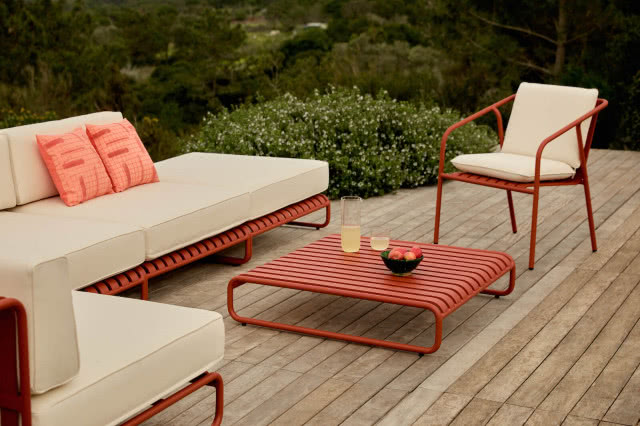 metalowe meble ogrodowe czerwone