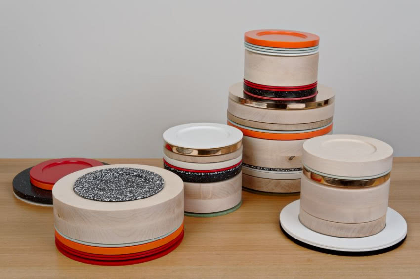 Gra w kolory. Kolekcja 14 talerzy w różnych...