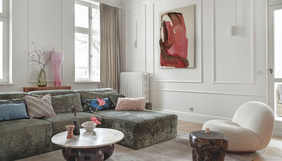 Secesyjne mieszkanie w Sopocie, gdzie sztuka staje się częścią wnętrza