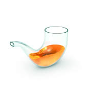 Delikatna stalowa półka jest zarazem wytrzymała...