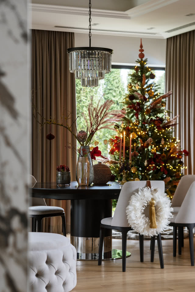 Nowoczesna aranżacja stołu na Boże Narodzenie