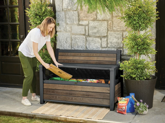 ławka z wbudowanym schowkiem