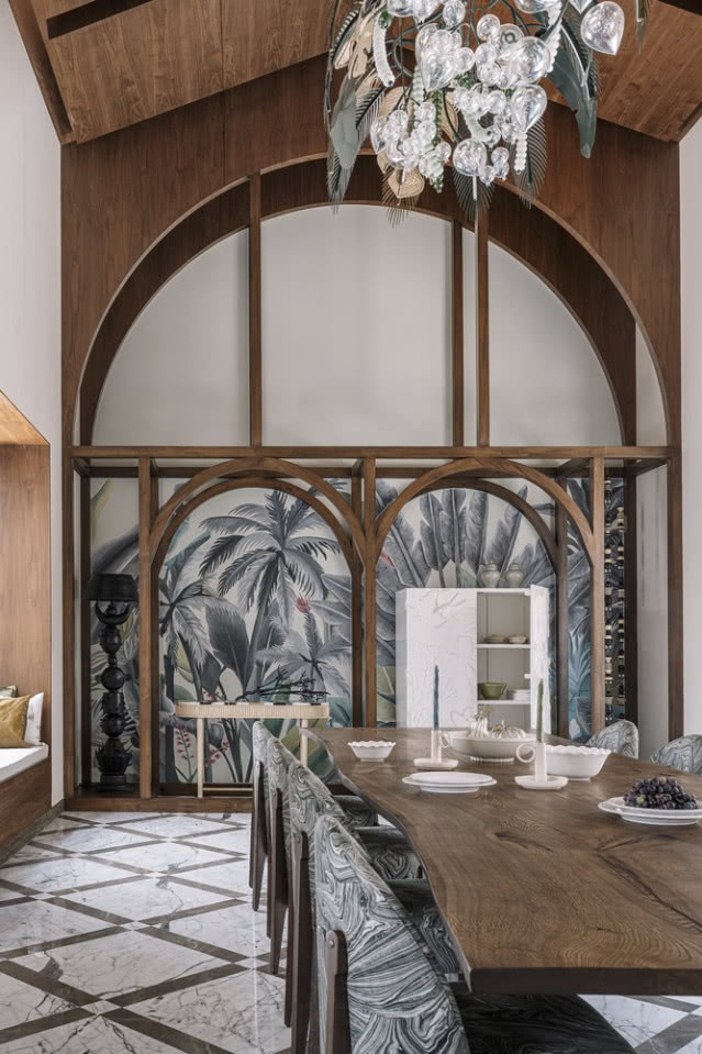 widok na łuki i stół