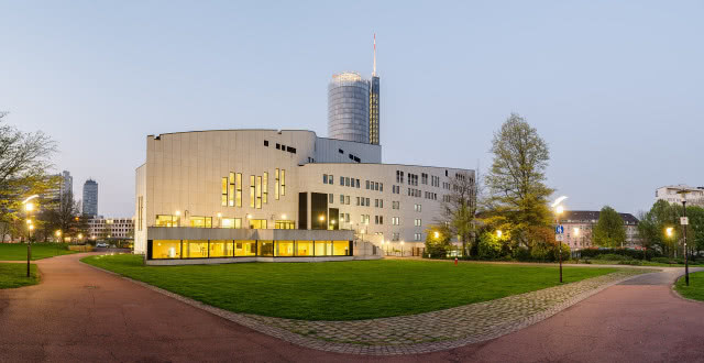 Późny modernizm, proj. A. Aalto, Teatr Miejski w Essen, fot. Steffen Schmitz