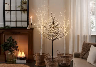 Blask, który tworzy magię - najpiękniejsze dekoracje świetlne na święta