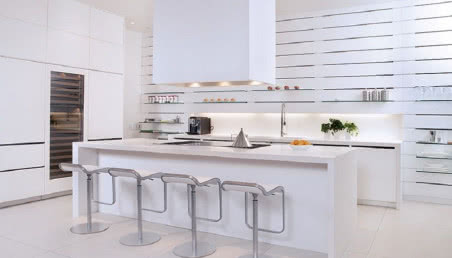 Zabudowa kuchenna. Co warto ukryć, a co w kuchni pokazać?
