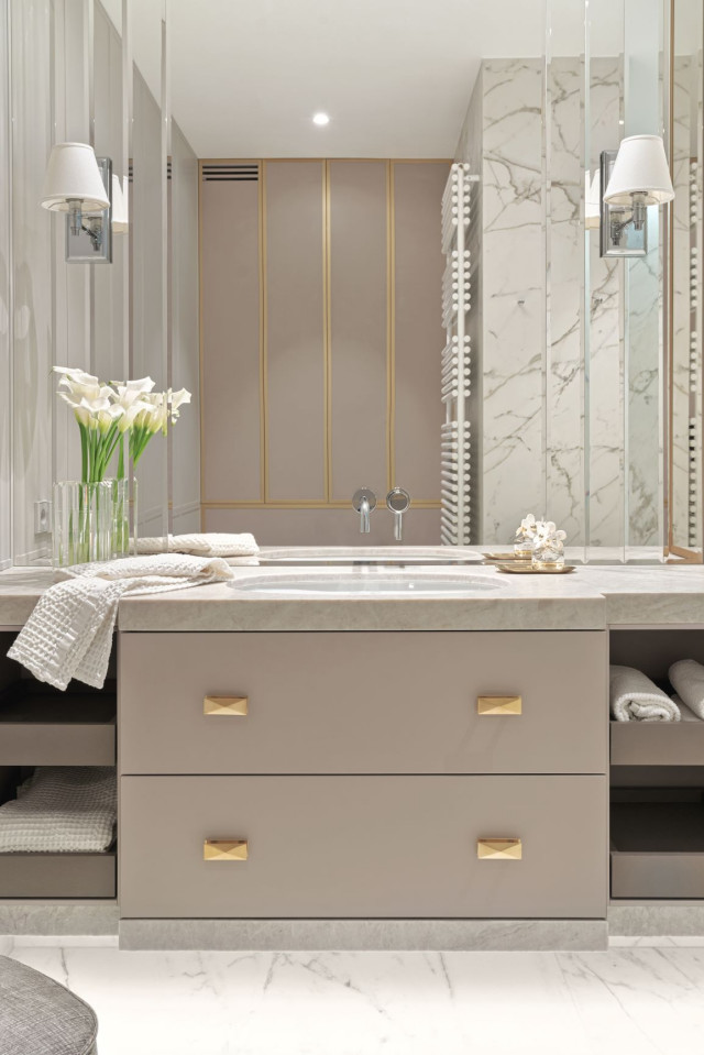 Beżowo złota łazienka