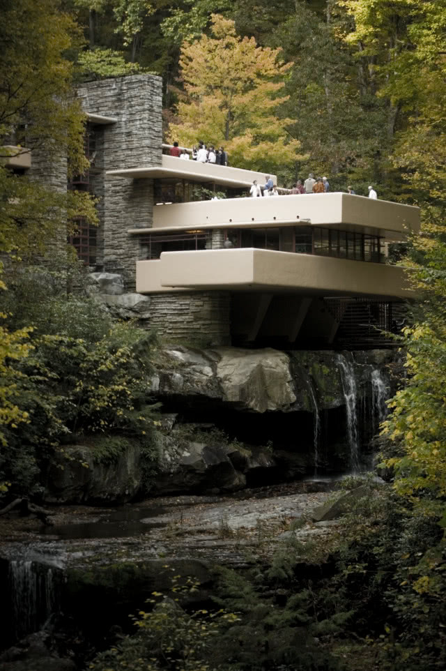 Dom Fallingwater, proj. Frank Lloyd Wright, źródło: Wikipedia