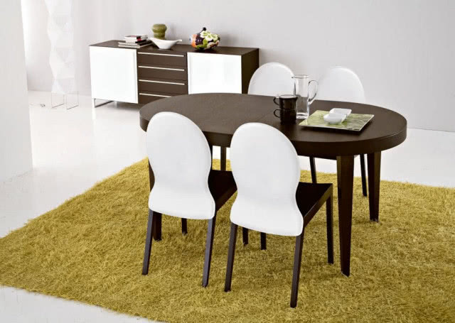 Rozkładany stół Modus z blatem fornirowanym wybarwianym na kolor wenge, podstawa z litego drewna w tym samym kolorze, ITALIA STYLE