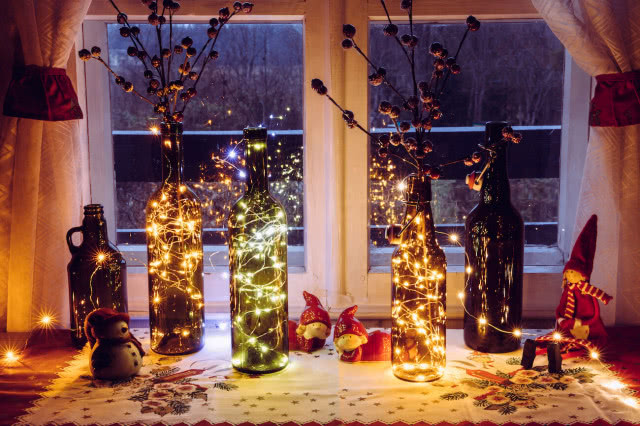 Minimalistyczne dekoracje świąteczne DIY: 10 pomysłów na tanie i łatwe ozdoby. Zrób to sam, to proste!