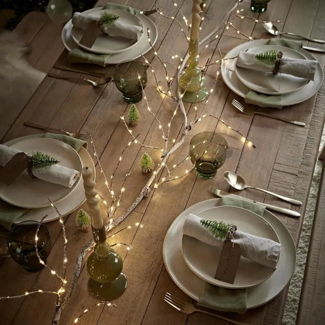 gałąź LED na stole