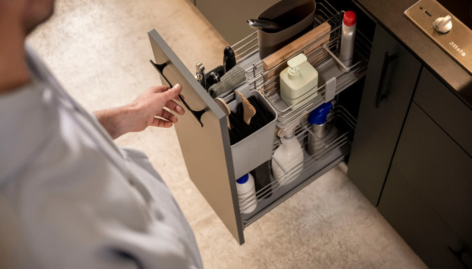 Jakie są największe wyzwania związane z organizacją przestrzeni podblatowej w kuchni?